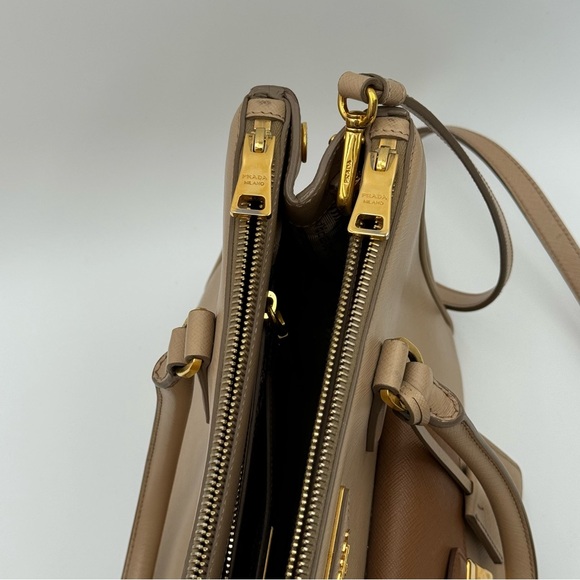 (SOLD) Prada Stefano Leather Galleria Front Pocket Crossbody - Picture 9 of 17